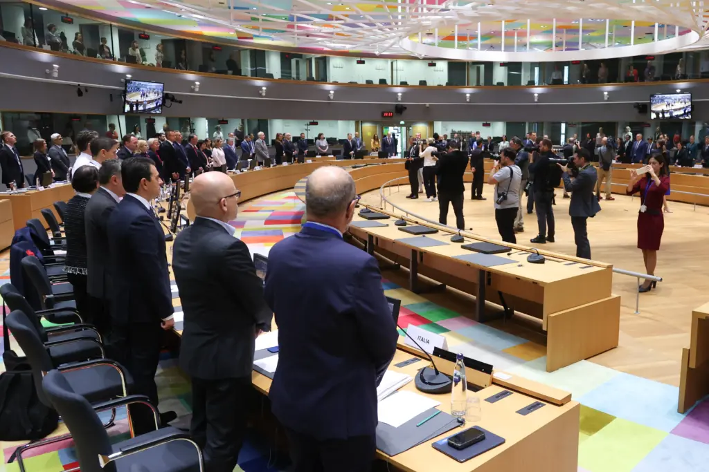 Οι υπουργοί Ενέργειας της ΕΕ αναζητούν “άκρη”  για το πλαφόν στις τιμές φυσικού αερίου