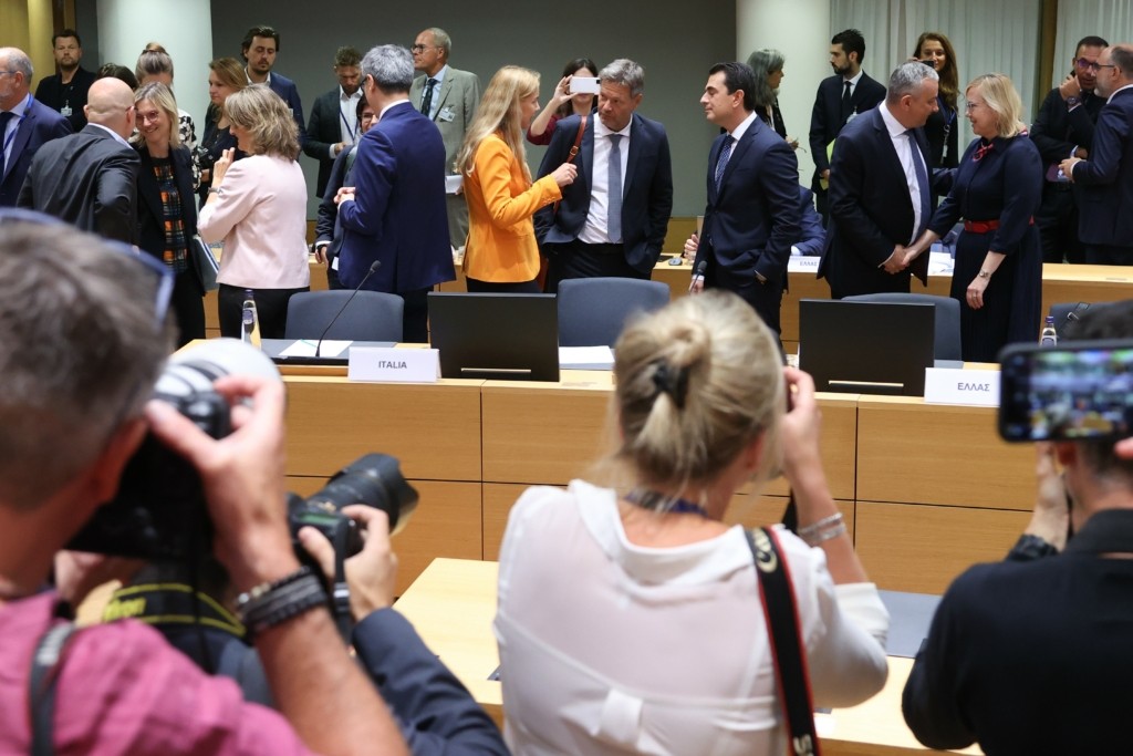 Στους υπουργούς Ενέργειας της ΕΕ η “καυτή πατάτα” της ενεργειακής κρίσης – Μπρα ντε φερ Βορρά – Νότου