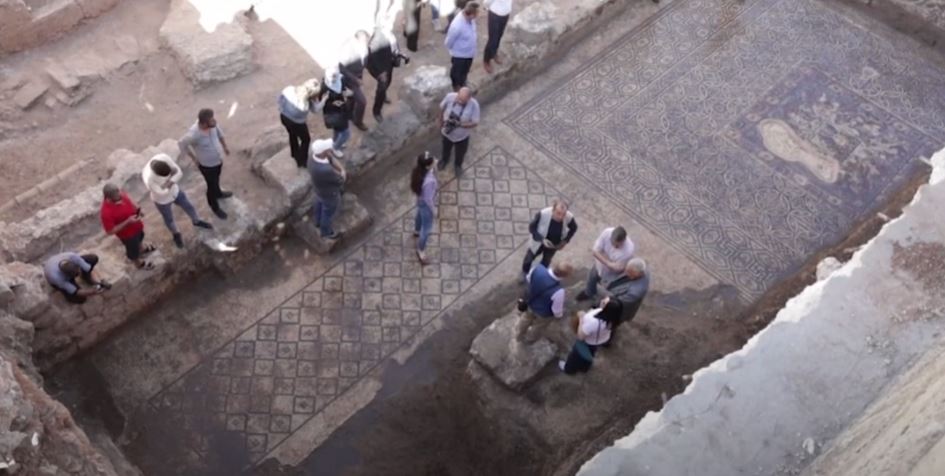 Σπουδαία ανακάλυψη ψηφιδωτού – Μία σπάνια σκηνή με Έλληνες βασιλιάδες και ήρωες που αλλάζει τα πάντα για τον Τρωϊκό πόλεμο (pics&vid)