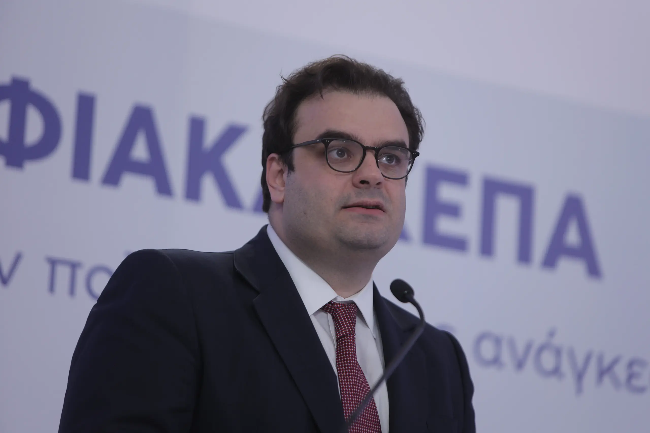Τραυματίστηκε στη Νάξο ο Κυριάκος Πιερρακάκης – Έσπασε το πόδι του
