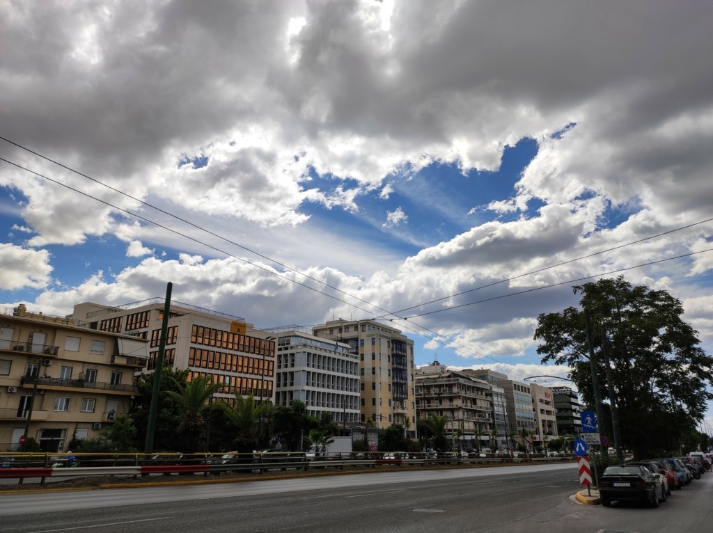 Πέφτει η θερμοκρασία την Παρασκευή – Αναμένονται τοπικές βροχές και νεφώσεις (vid)