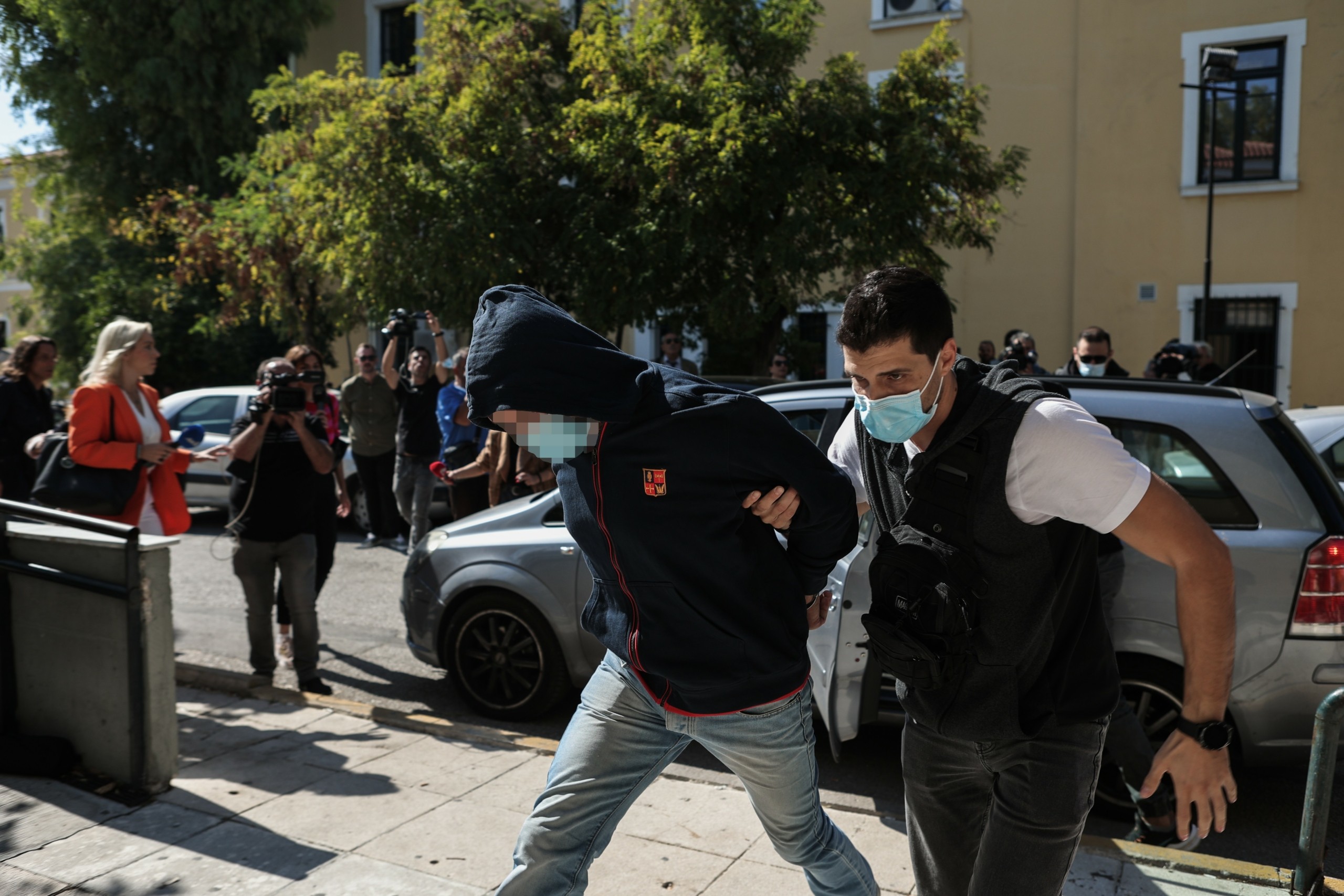 Ψάχνουν για κύκλωμα παιδοφιλίας πίσω από τον 53χρονο – “Η 12χρονη δεν έχει καν εικόνα έφηβης, ήξεραν πού πάνε”