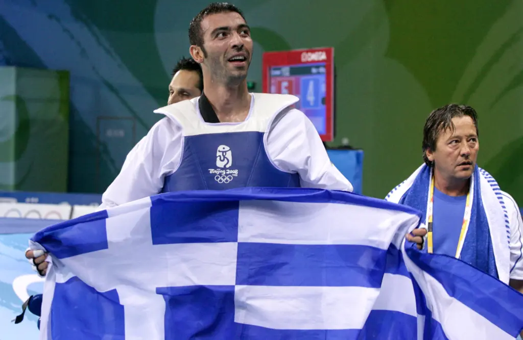 Το υπέροχο γκράφιτι με το πρόσωπο του Αλέξανδρου Νικολαΐδη στον Βύρωνα (pic)