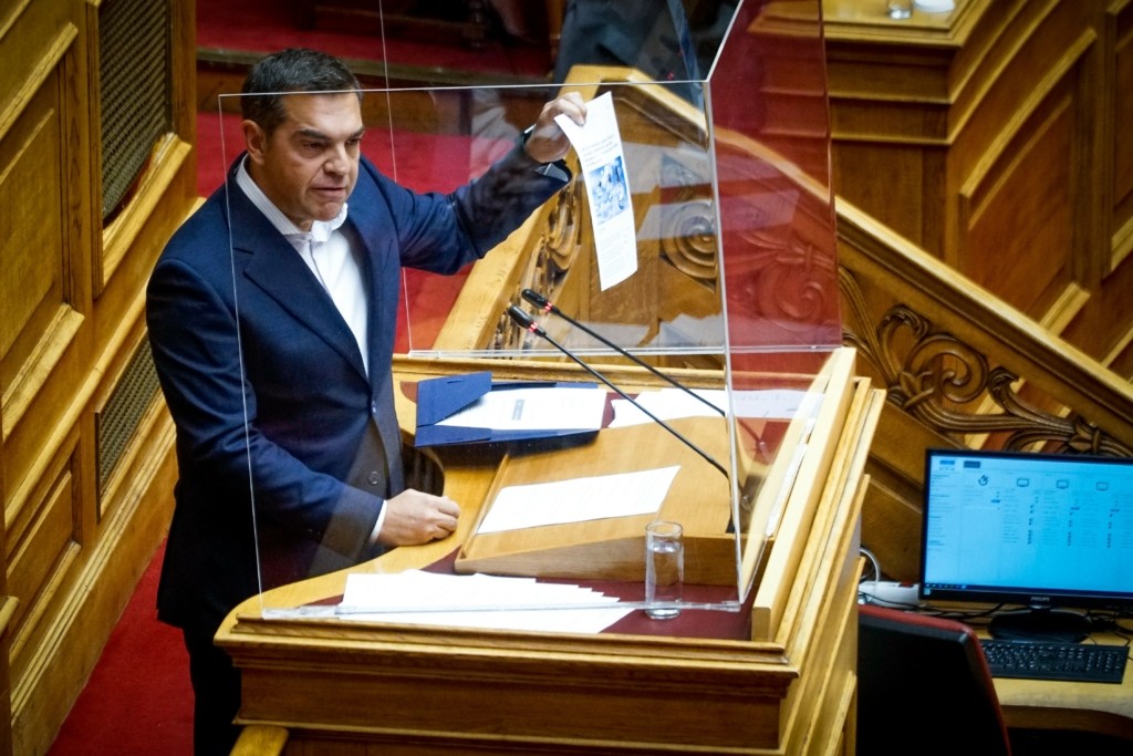 Τσίπρας κατά Μητσοτάκη – “Συμπεριφέρεται σαν Λουδοβίκος και κυβερνάει σαν Θάτσερ”