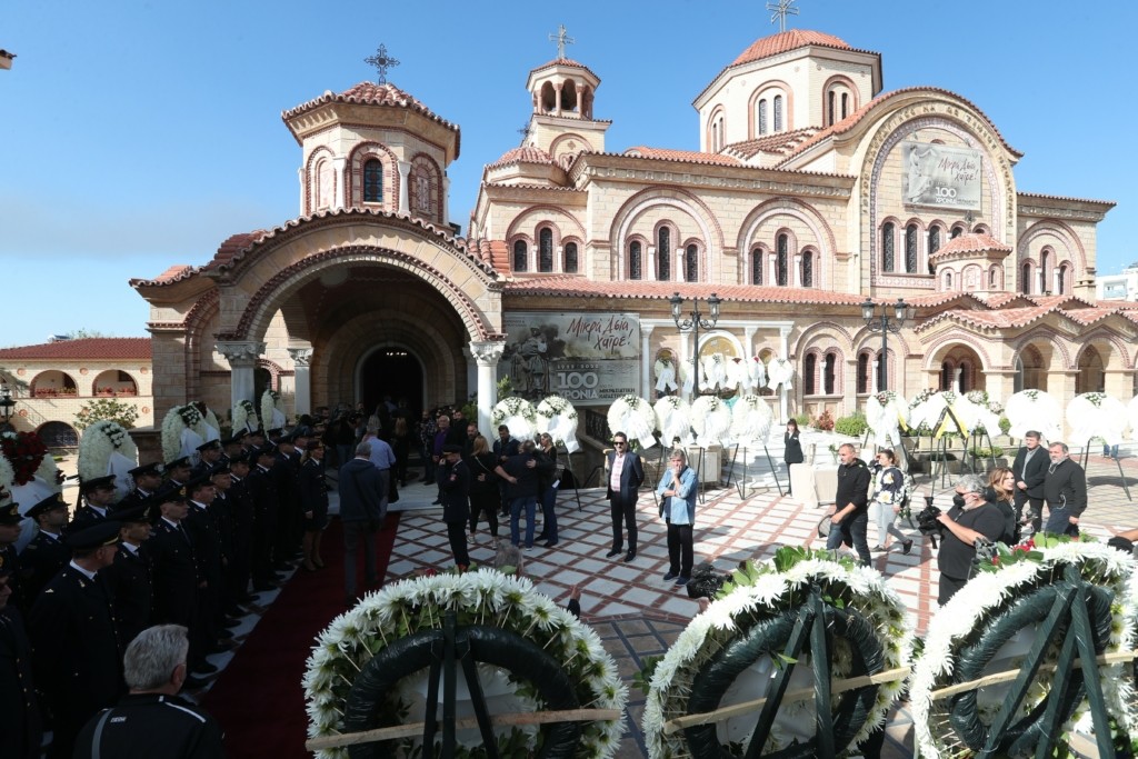 Με δάκρυα στα ματιά αποχαιρετούν τον Ολυμπιονίκη Αλέξανδρο Νικολαΐδη – Ο σπαραγμός του πατέρα και της μάνας του (pics&vid)