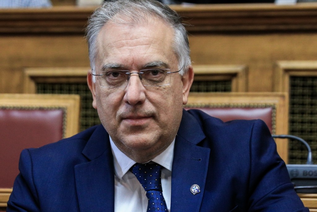 “Δεν θα ανεχτούμε τρισάθλιες και απαράδεκτες ενέργειες” – Ο Θεοδωρικάκος κόβει τον “βήχα” προς κάθε κατεύθυνση για βιασμούς