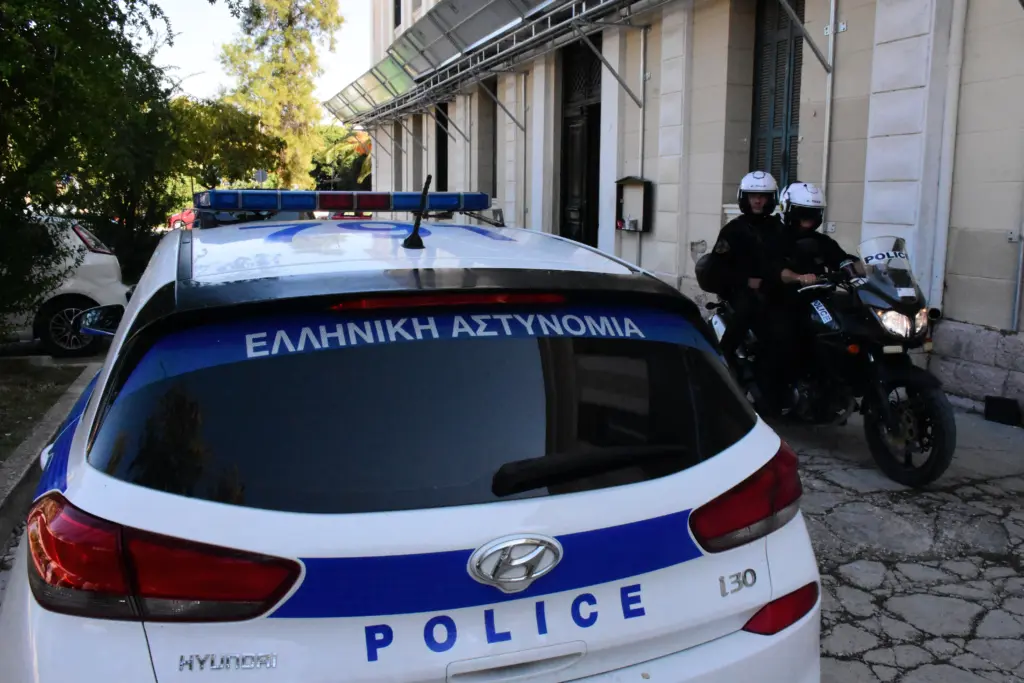 Ληστεία “μυστήριο” στη Βάρκιζα με πολύτιμα κοσμήματα – Το “δράμα” των ζάμπλουτων Ουκρανών (vid)