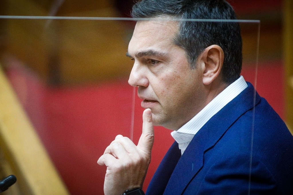 “Πολιτική στρουθοκάμηλος ο Μητσοτάκης” – Ο Τσίπρας ξεσπά για “το όνειδος του απορρήτου” (vid)
