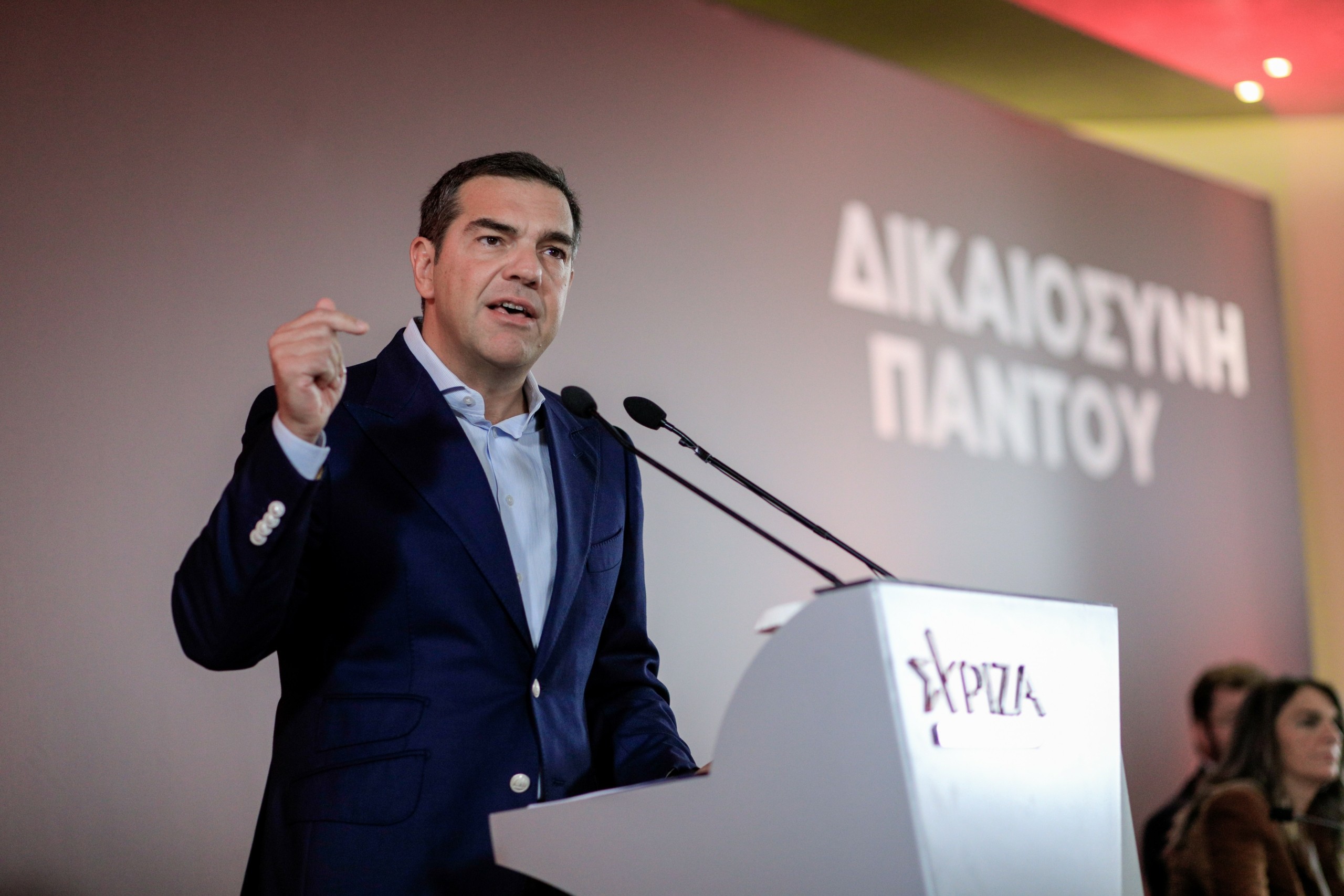 “Οι οικονομικές και κοινωνικές ανισότητες αυξάνονται δραματικά” – Επίθεση Τσίπρα στην “προκλητική αδικία” (vid)