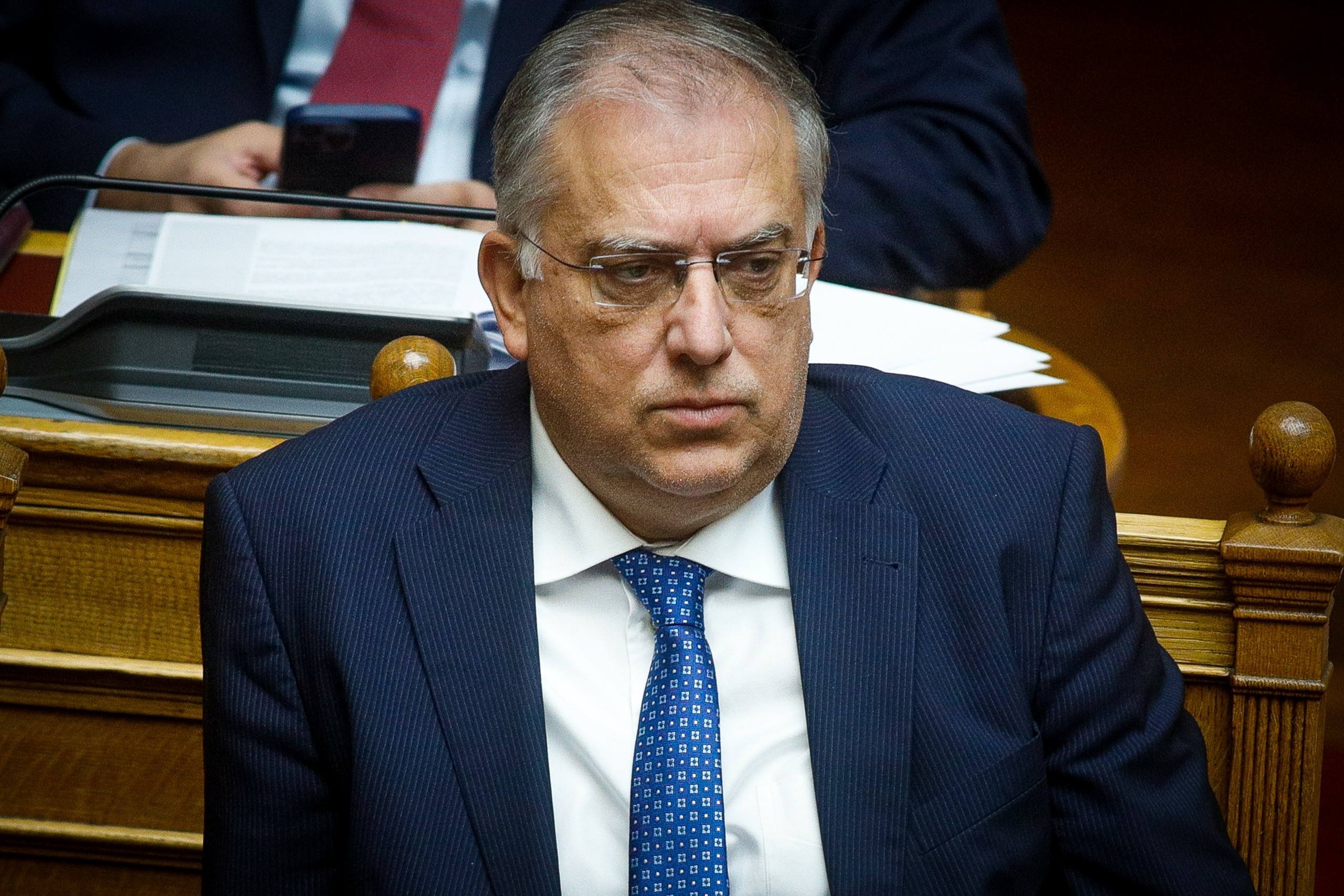 “Έχετε πάρει διαζύγιο από την πραγματικότητα” – Σφοδρή αντιπαράθεση μεταξύ Θεοδωρικάκου και Καλαματιανού στη Βουλή