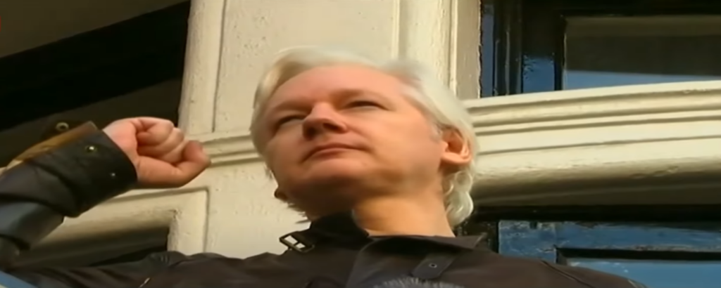 Θετικός στον κορονοϊό ο ιδρυτής των WikiLeaks, Τζούλιαν Ασάνζ, μέσα από τη φυλακή – Ανήσυχη η σύζυγός του