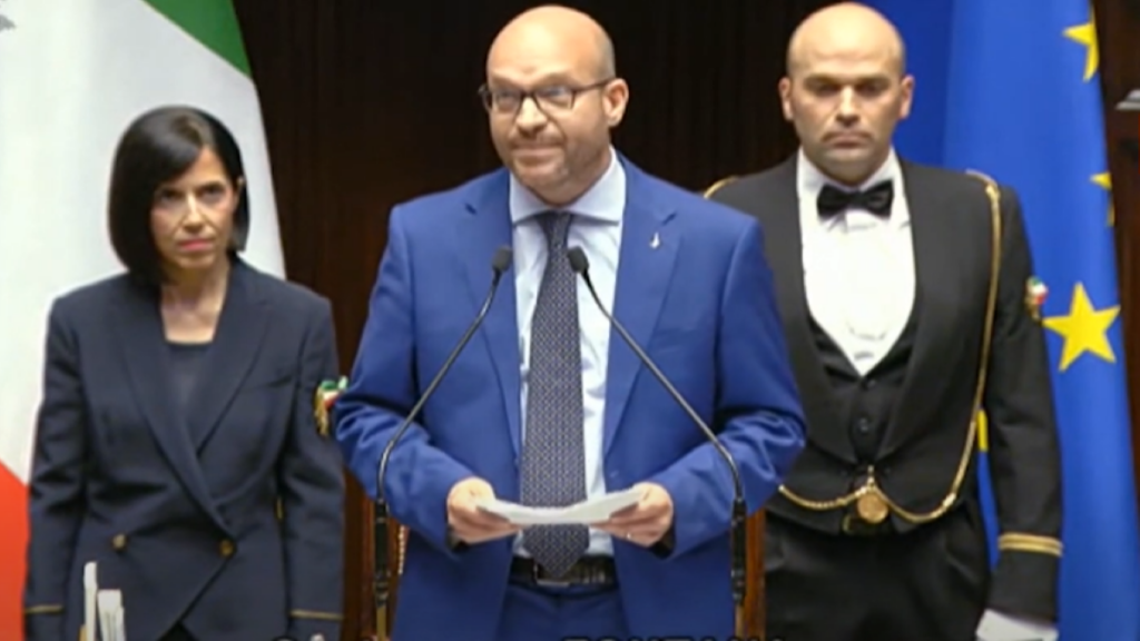 Ο Λορέντσο Φοντάνα νέος πρόεδρος της ιταλικής Βουλής – Το 2016 είχε στείλει ευχές σε συνέδριο της Χρυσής Αυγής (vid)