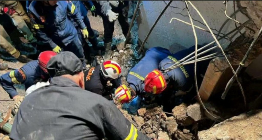 Πάνω στο κρεβάτι, σε εμβρυακή στάση και πλακωμένη από μπάζα η 45χρονη στο Λασίθι – Πέθανε από ασφυξία