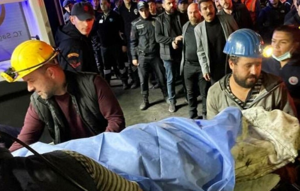 Στους 28 οι νεκροί από την έκρηξη στο ανθρακωρυχείο της Τουρκίας  – Μάχη με τον χρόνο για τους εγκλωβισμένους