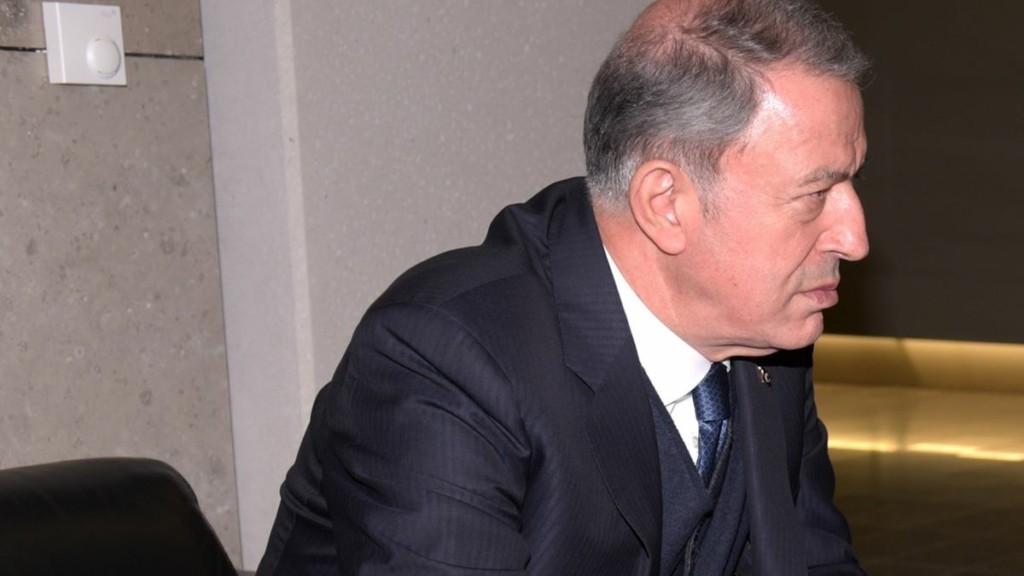 Εκτός ελέγχου ο Ακάρ αμφισβητεί την κυριαρχία όλων των ελληνικών νησιών – “Περαστικά στους μυθομανείς Έλληνες πολιτικούς” (vids)