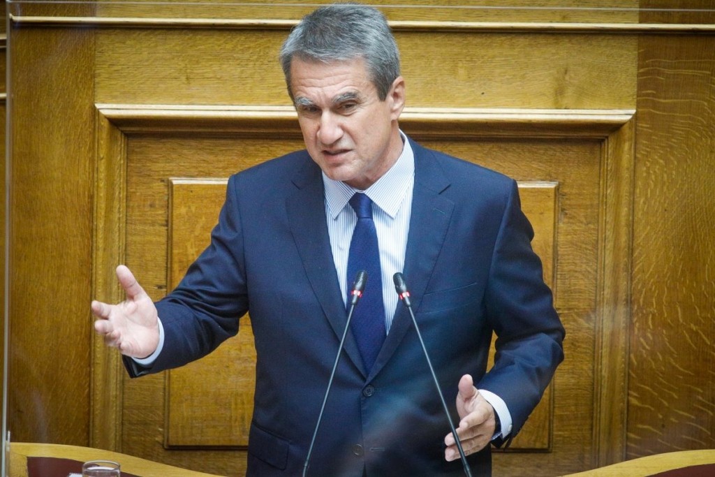 Ένταση στην κατάθεση Λοβέρδου – “Μέλος συμμορίας ο Παπαγγελόπουλος” – Οι διάλογοι που “τάραξαν” το δικαστήριο (vid)