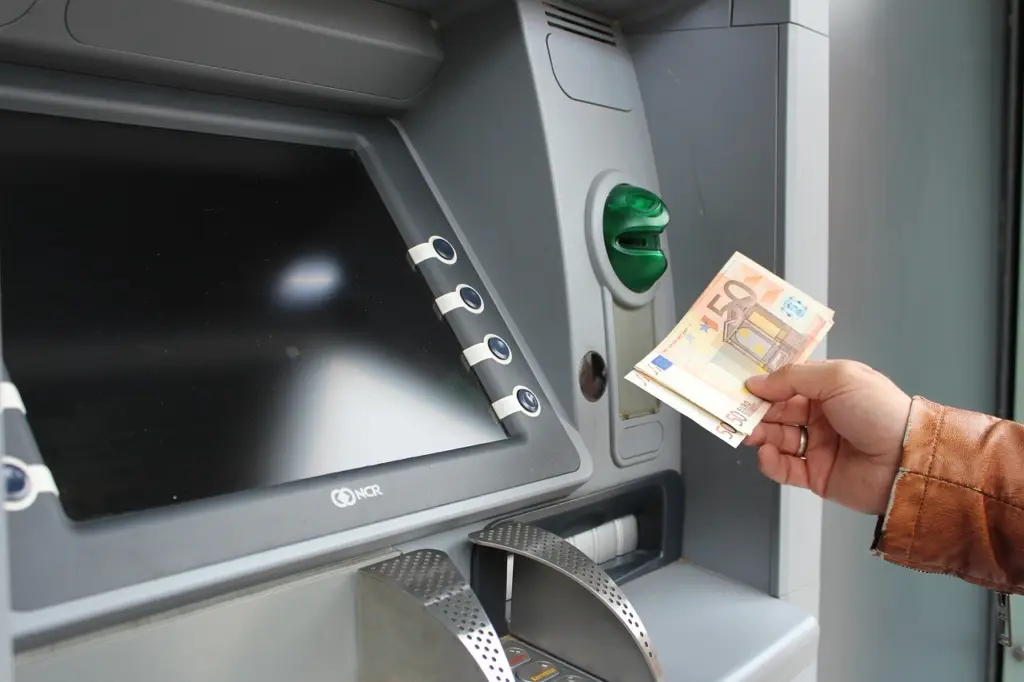 Πύργος: ΑΤΜ «τρελάθηκε» και μοίραζε χαρτονομίσματα των 50 ευρώ