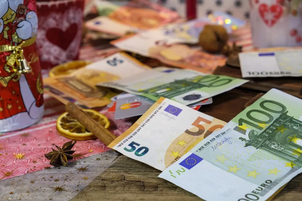Θα “βρέξει” λεφτά – Διπλός χριστουγεννιάτικος “μποναμάς” με επίδομα θέρμανσης και επιταγή ακρίβειας – Οι δικαιούχοι