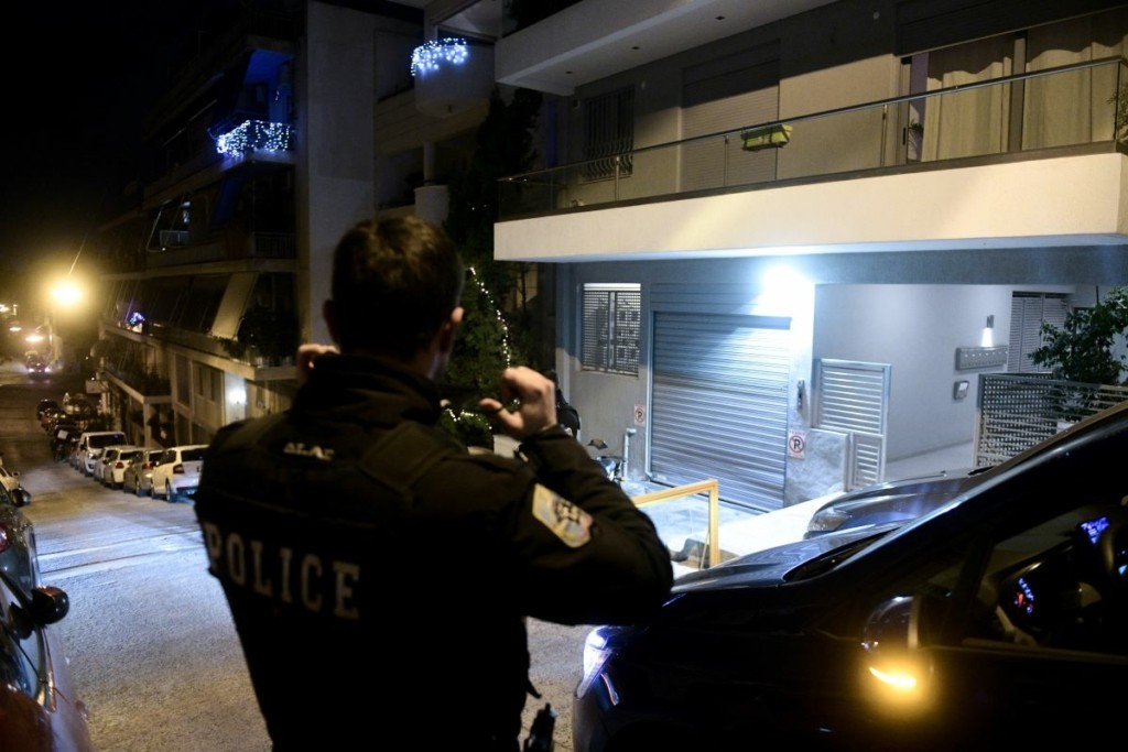 Νεαρός έκανε βόλτα με μίνι οπλοστάσιο – “Είμαι συνδικαλιστής και τα έχω για χαβαλέ”