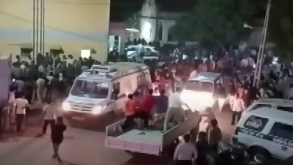 Εννέα συλλήψεις για την κατάρρευση γέφυρας  στην Ινδία – Συνεχίζει να αυξάνεται ο αριθμός των νεκρών (vids)