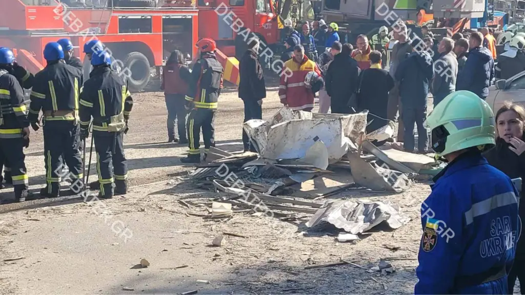 Αυξάνονται οι νεκροί από τις φονικές επιθέσεις στο Κίεβο – 28 drones-καμικάζι έπληξαν κρίσιμες υποδομές (pics&vids)
