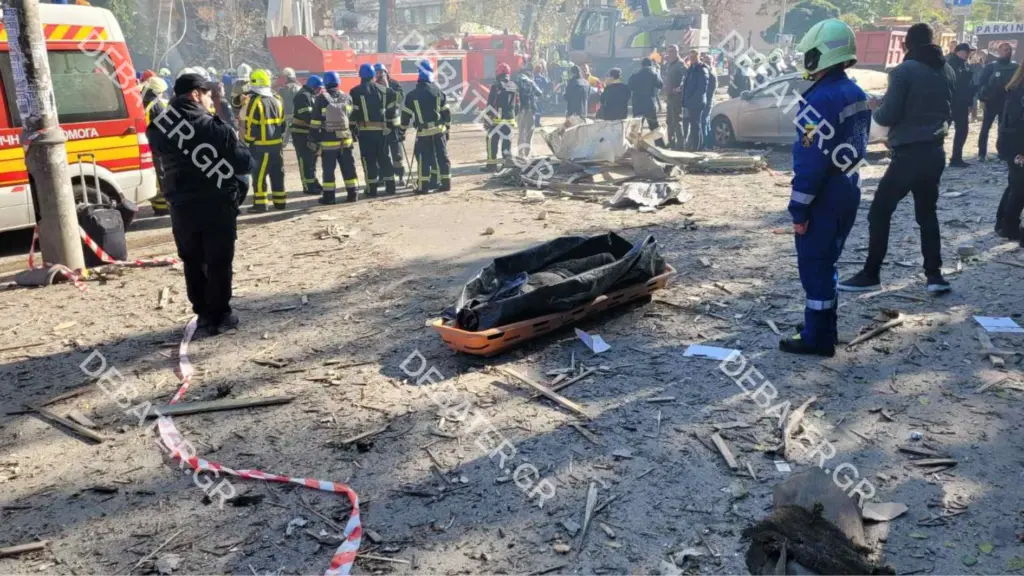Ζευγάρι που περίμενε το πρώτο του παιδί οι δύο από τους νεκρούς στο Κίεβο – Η στιγμή που το drone-καμικάζι χτυπάει την πολυκατοικία (vids)