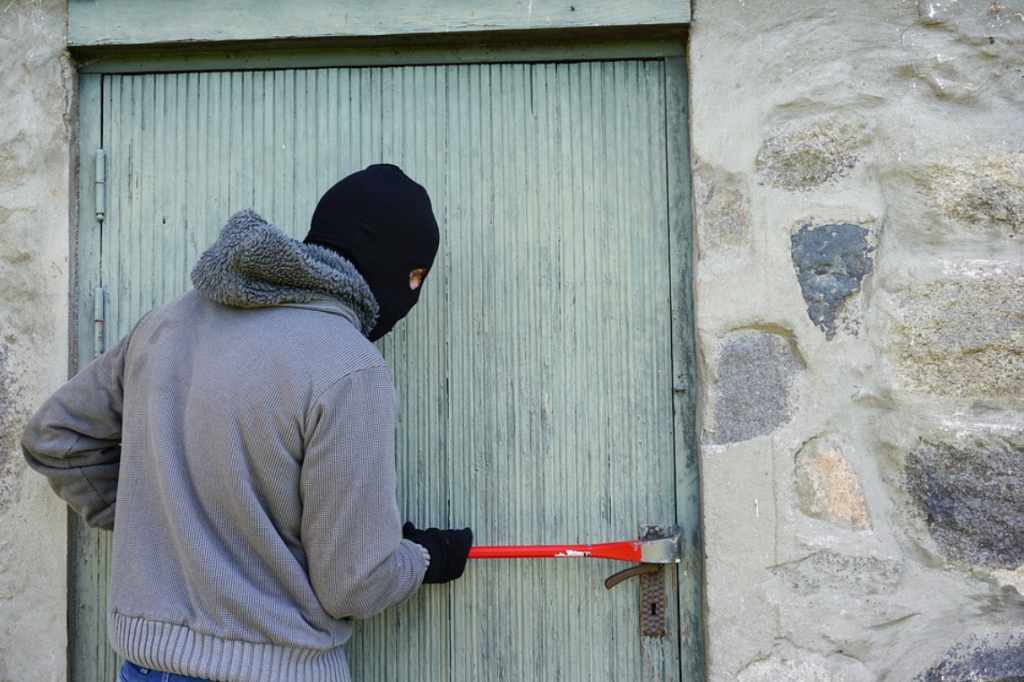 Πήγαν σε γάμο και τους έκλεψαν τα σπίτια στην Κρήτη – Οι δράστες κατηγορούνται για πέντε διαρρήξεις