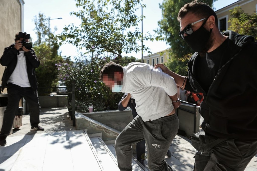 Αποκαλύψεις για τη σχέση του 42χρονου με τον 53χρονο για το βιασμό της 12χρονης – Φέρεται να γνωρίζονταν και εκτός της “εφαρμογής παιδεραστών” (vid)