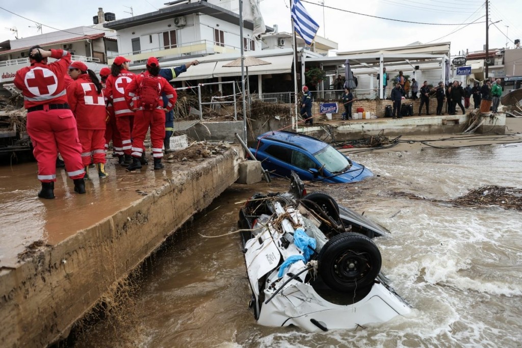 Η τελευταία πράξη του δράματος στην Κρήτη – Κηδεύονται ο 50χρονος και η 49χρονη (vids)