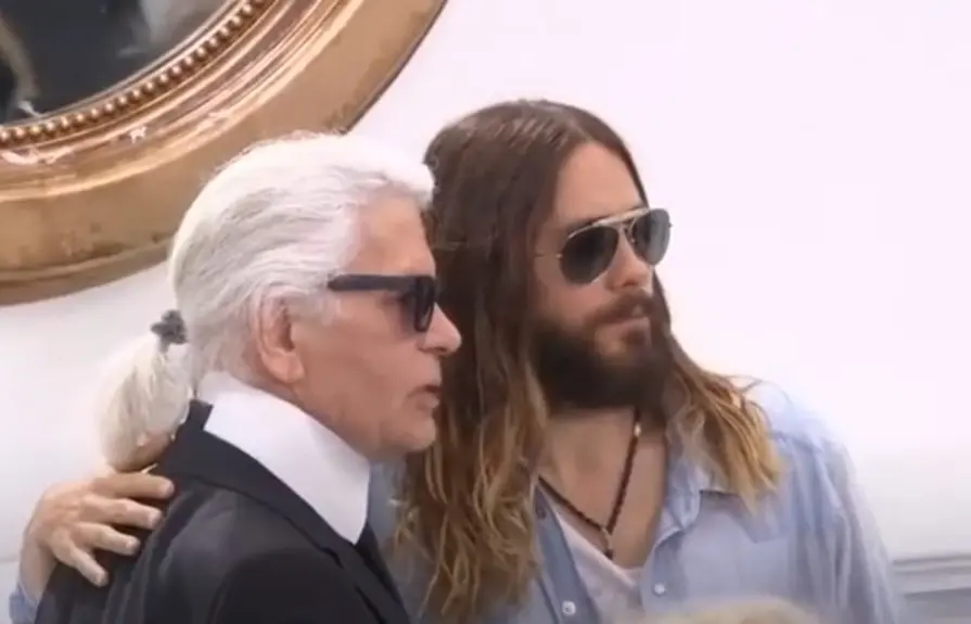 Μετά το “House of Gucci” ο Τζάρεντ Λέτο θα υποδυθεί τον Καρλ Λάγκερφελντ