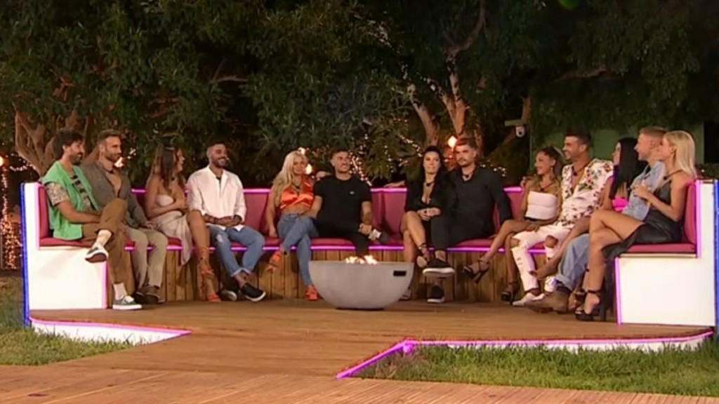 Νέα αποχώρηση στο Love Island – Οι επιλογές της Νίκης και της Κατερίνας έφεραν ανατροπές στο coupling (vids)