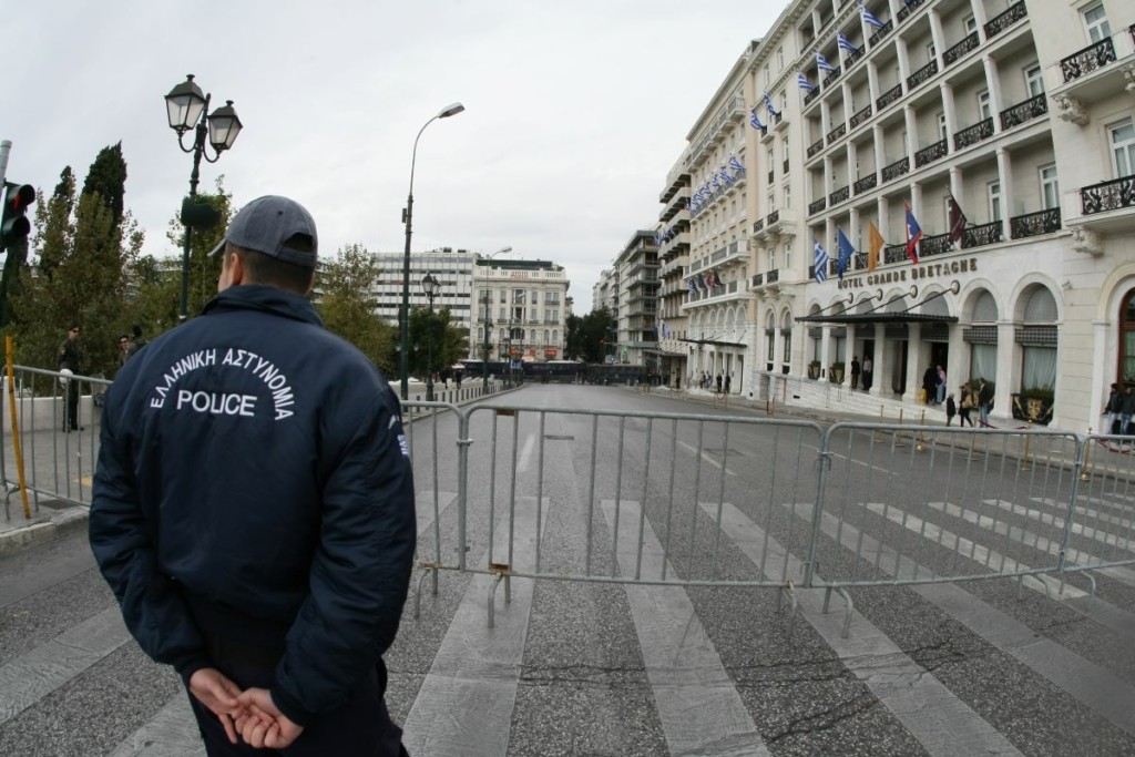 Κυκλοφοριακές ρυθμίσεις σε Αθήνα και Πειραιά για την 28η Οκτωβρίου – Αλλαγές και στα δρομολόγια του Τραμ και του Μετρό