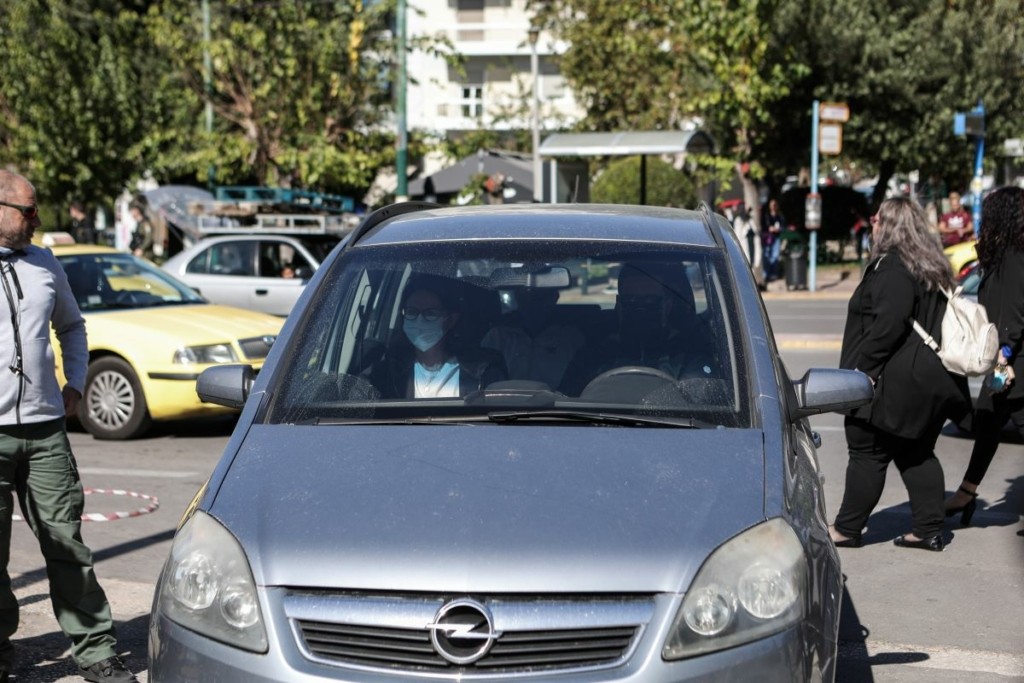 “Κόλαφος” το κατηγορητήριο για τη μητέρα της 12χρονης – Το blindchat, οι 9 πελάτες και τα χρήματα σε “φακελάκια” (vids)