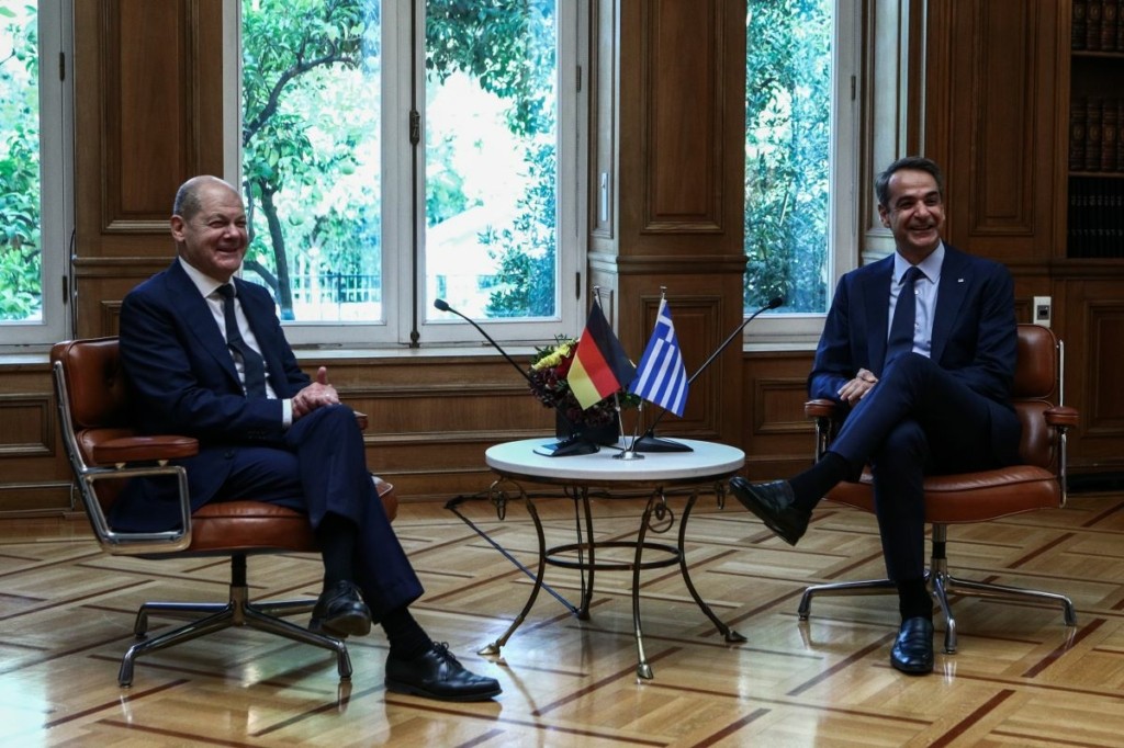 Ξεκίνησε η συνάντηση Σολτς με Μητσοτάκη – Η ατζέντα της συζήτησης