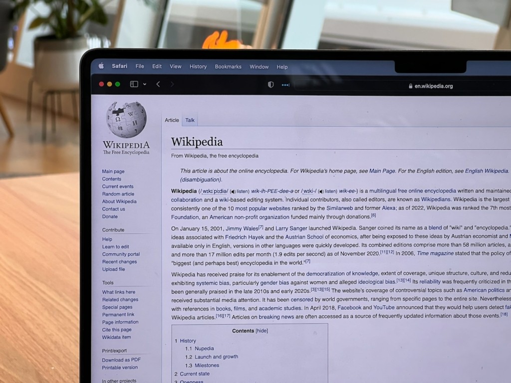 Η Βρετανίδα φυσικός Τζες Γουέιντ έχει γράψει πάνω από 1.750 σελίδες στη Wikipedia για γυναίκες επιστήμονες
