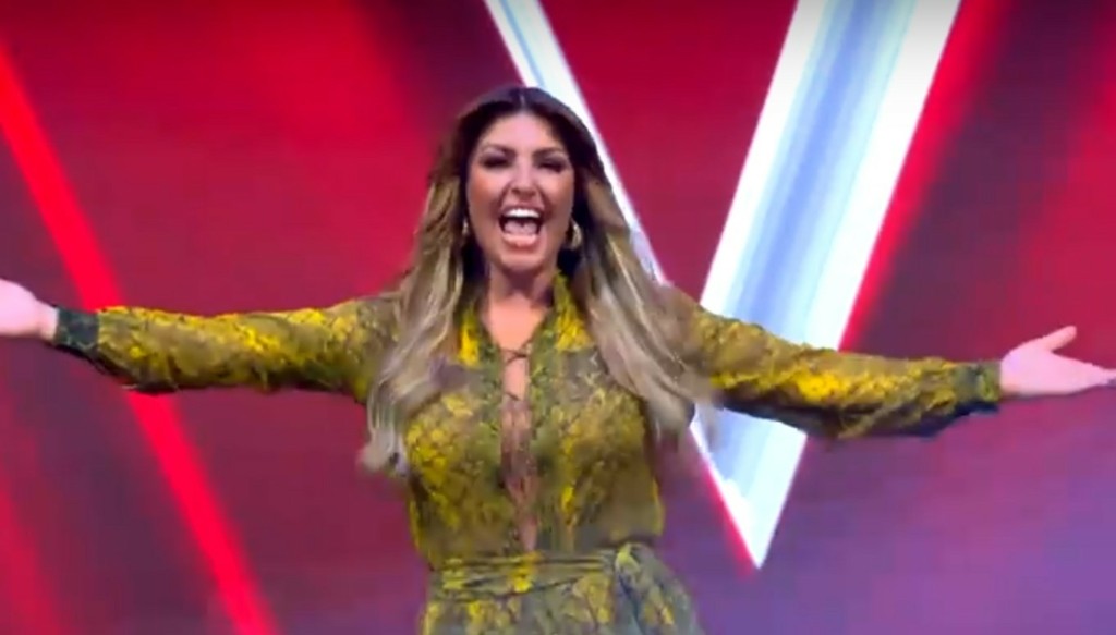 Δυναμικά επέστρεψε το κοινό στο “The Voice” – “Σείστηκε” το πλατό για τη “μαγευτική” Έλενα Παπαρίζου (vid)