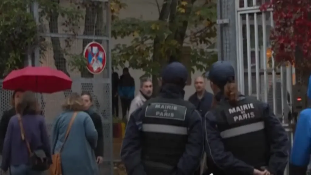 Τρεις οι νεκροί στο Παρίσι μετά τους πυροβολισμούς – Γνωστός στις αρχές ο συλληφθέντας (pics&vid)