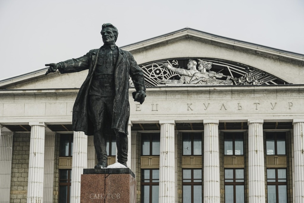 Η Πολωνία κατεδάφισε τέσσερα σοβιετικά μνημεία – Η οργισμένη απάντηση του Κρεμλίνου (pic)