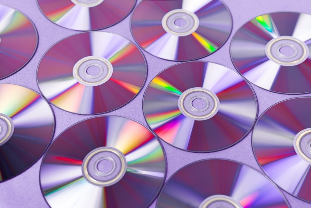 “Compact Disc Chair” – Μία holo καρέκλα φτιαγμένη από CD και DVD (pic)