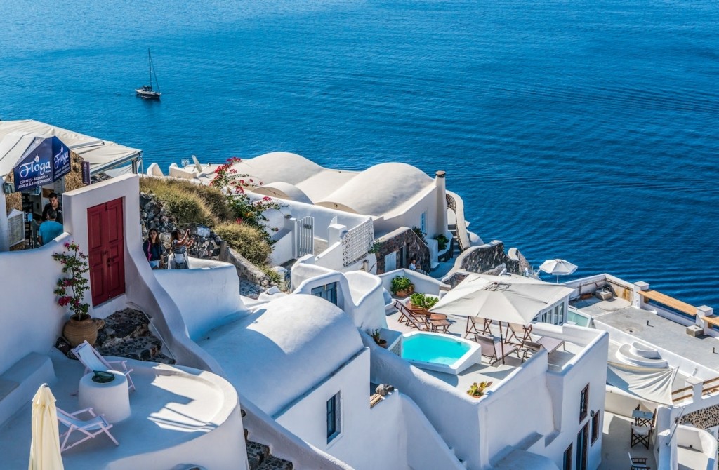 Τρία νησιά των Κυκλάδων στα 20 καλύτερα της Ευρώπης, σύμφωνα με το Conde Nast Traveller