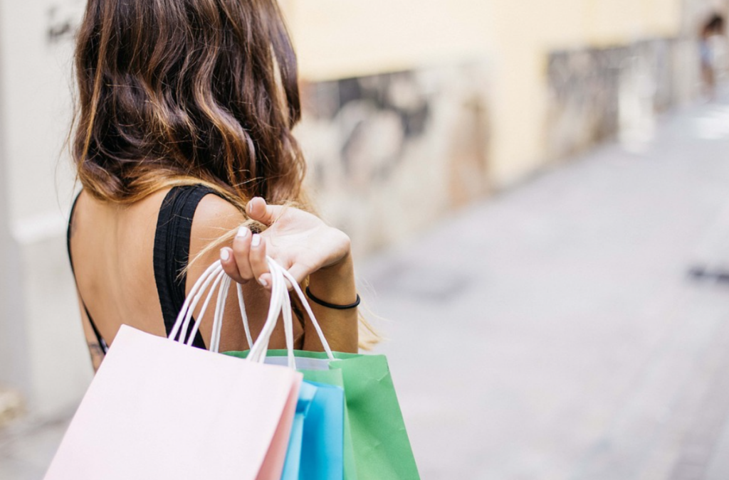 Πότε “πέφτει” η Black Friday  – Πώς ξεκίνησε και γιατί ονομάζεται “μαύρη”