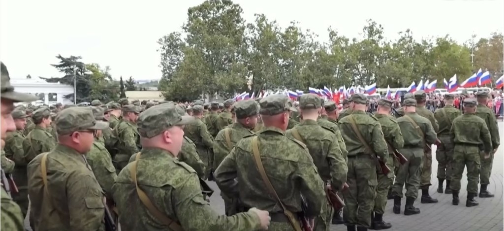 Μέχρι και νομική οδό ψάχνουν οι Ρώσοι για να γλιτώσουν την επιστράτευση – Πνίγονται από αιτήματα βοήθειας δικηγόροι και οργανώσεις