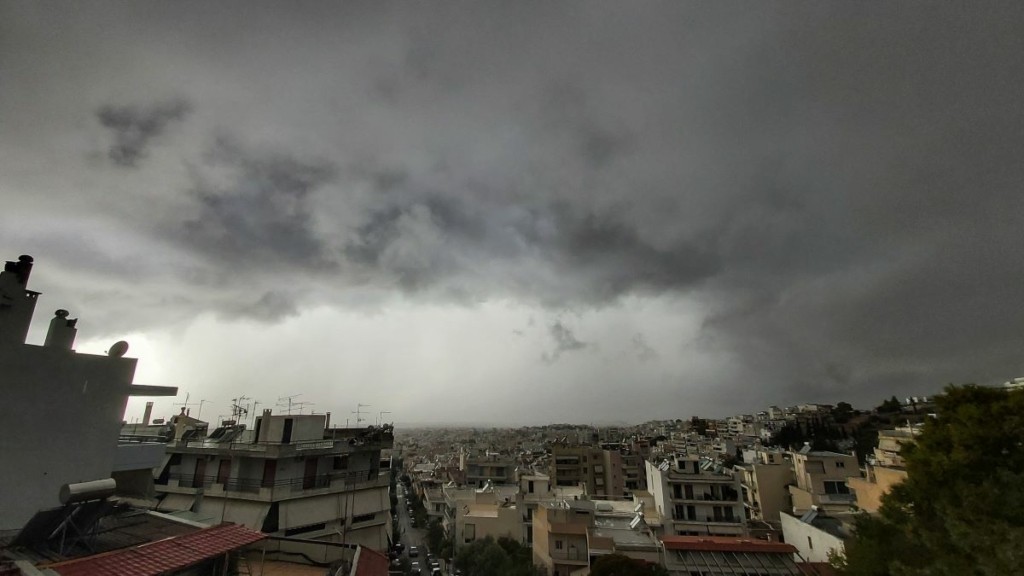 Συννεφιά με κατά τόπους βροχές την Τετάρτη – Πού θα εκδηλωθούν καταιγίδες
