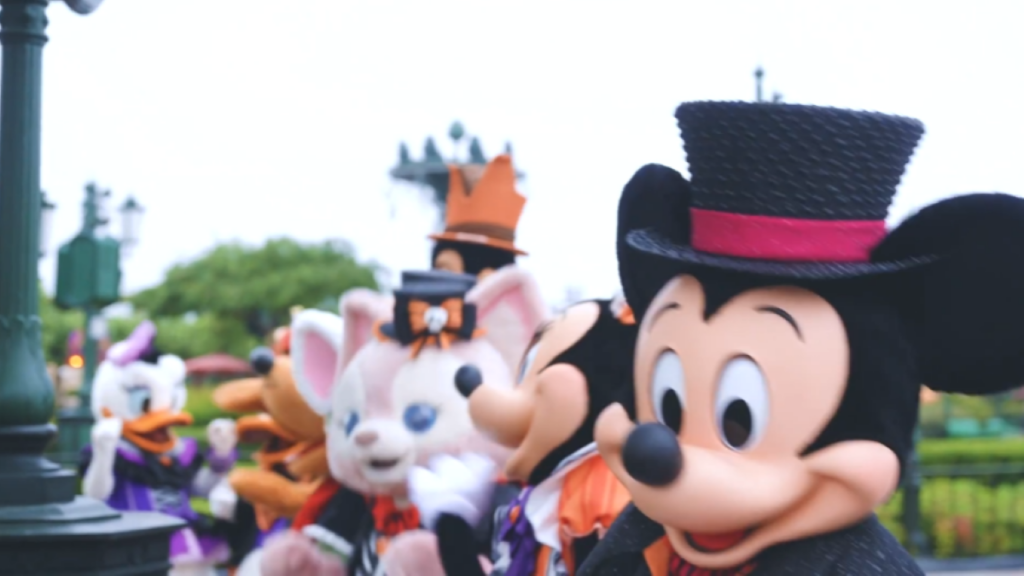 Εγκλωβισμένοι επισκέπτες στην Disney της Σαγκάης – Οι αρχές έκλεισαν το πάρκο λόγω κορονοϊού (vid)