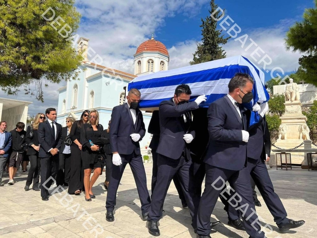 Το ύστατο αντίο στον Ζάχο Χατζηφωτίου στο Α’ Νεκροταφείο Αθηνών (pics&vid)
