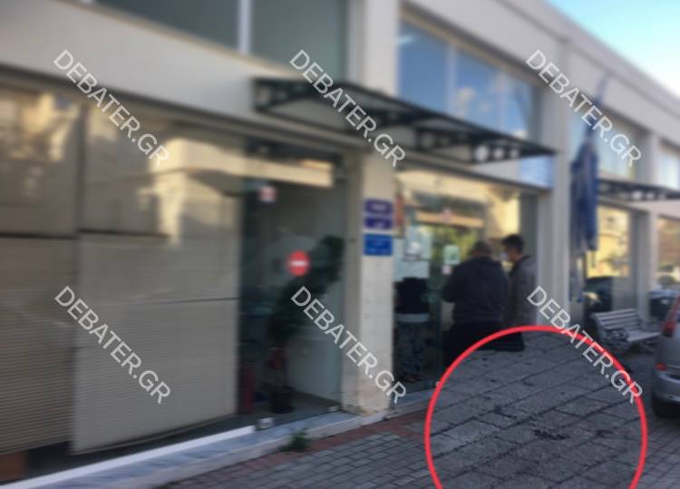 Πανικός στην πολεοδομία Παλλήνης – Ηλικιωμένος πέταξε όξινο υγρό σε υπαλλήλους (pics)
