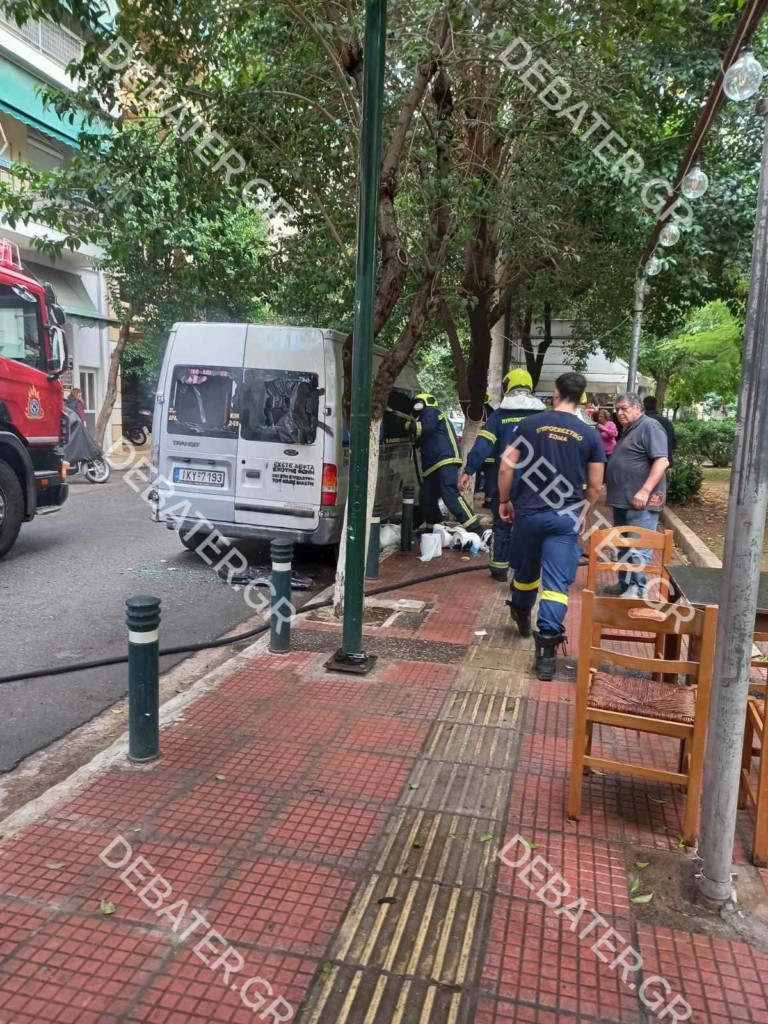 Εξαγριωμένοι πολίτες λαμπάδιασαν το φορτηγό του παιδοβιαστή Ηλία Μίχου – Βίντεο ντοκουμέντο