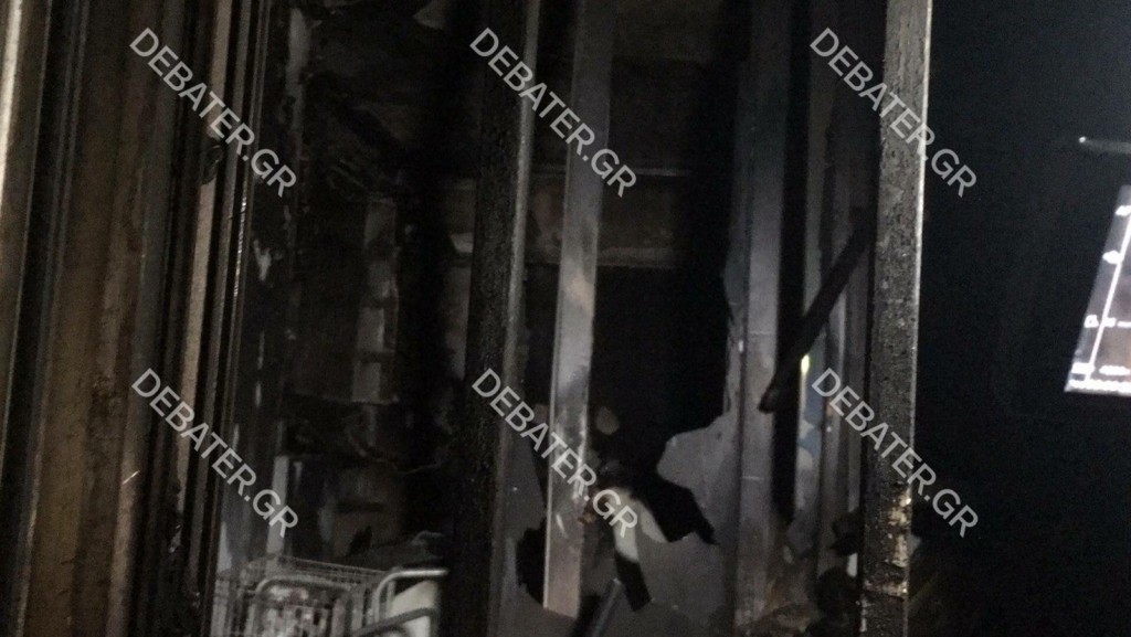 Φωτιά σε ισόγειο σπίτι στον Υμηττό – Απομακρύνθηκαν μάνα και κόρη με κινητικά προβλήματα (pics)