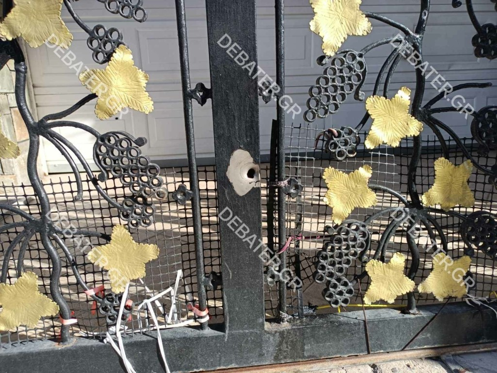 Ψάχνουν το “μήνυμα” πίσω από τους πυροβολισμούς σε είσοδο πολυκατοικίας στο Αιγάλεω (pics)