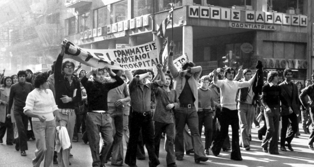 Οι τρεις ημέρες της εξέγερσης του Πολυτεχνείου μέσα από τρία μοναδικά “κλικ”
